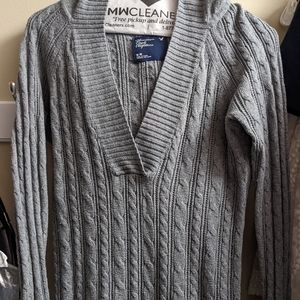 2/$12 🌟 Gray Hooded Cable Knit American Eagle Sweater
